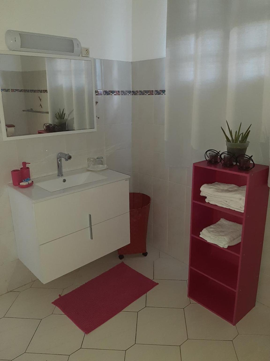 Studio cosy à Sainte Rose 19 m² avec piscine partagée view 2
