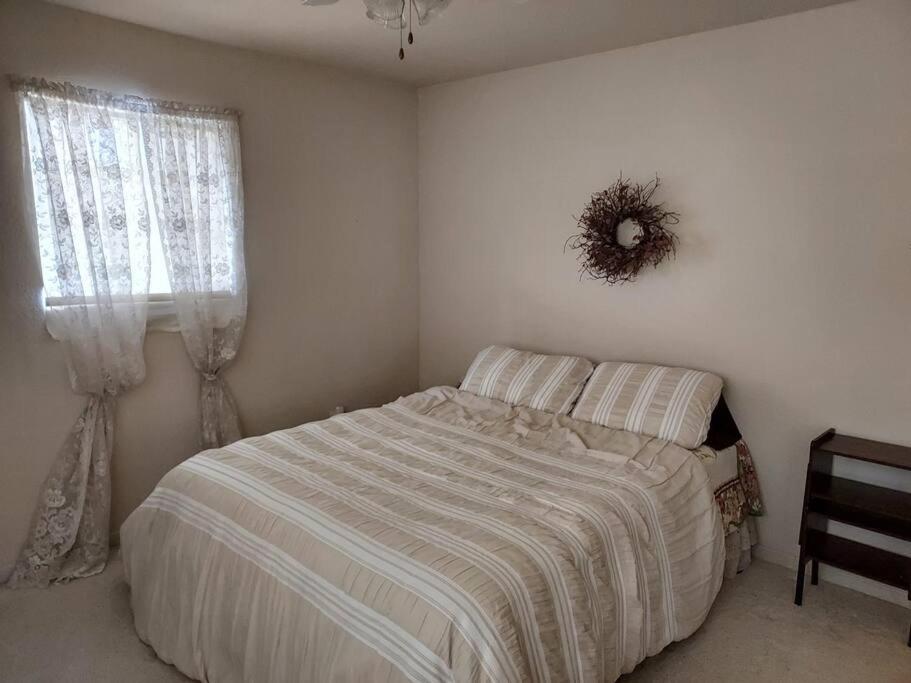 Large Home at Yosemite Gateway ! view 5