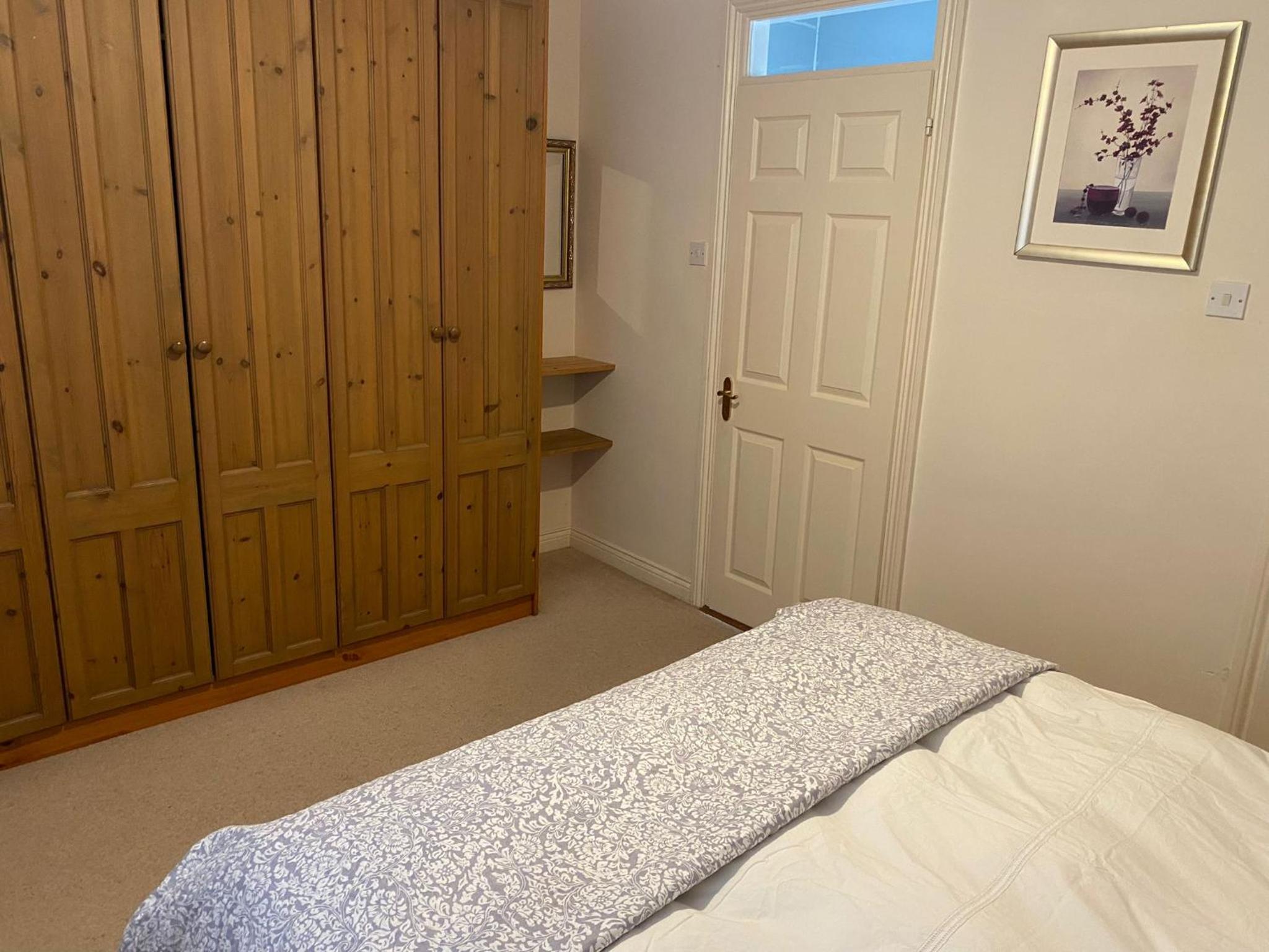 Mini-Apt Carrigaline, 2min to town 1 Bed & Sofa Bed Sleeps 4 view 5