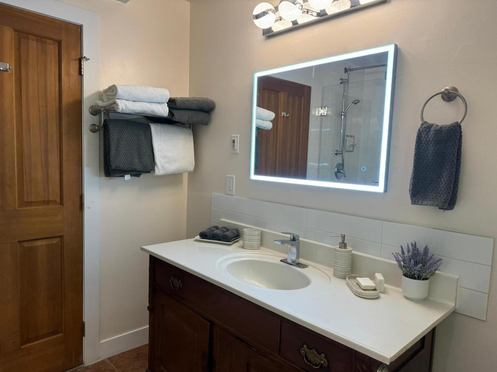 Relaxing 3bdr 2bth Home with Gorgeous View