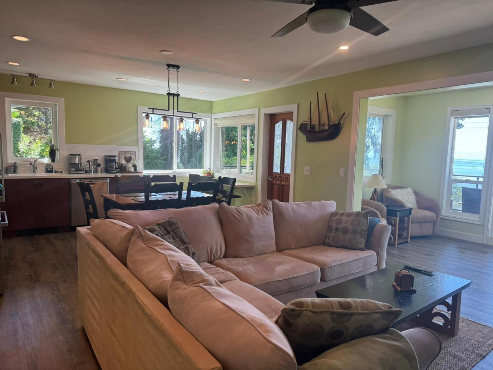 Relaxing 3bdr 2bth Home with Gorgeous View