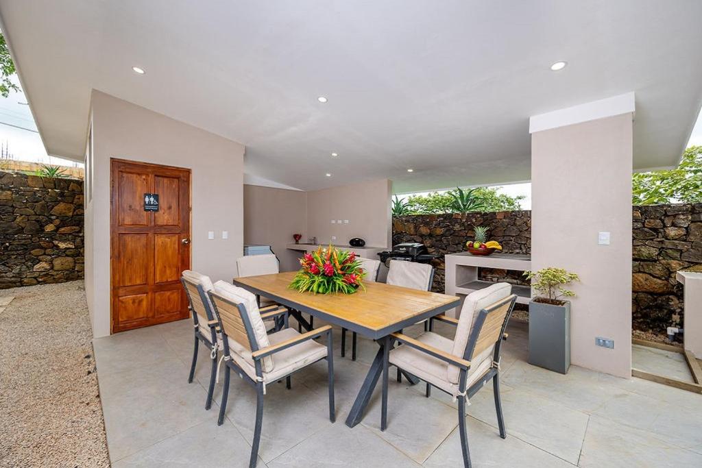Villa Maravilla Estates, Tamarindo Beach, Prime Location, Family & Friends