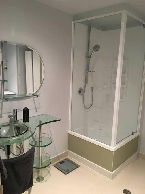 Outstanding Central Lambton Quay Apartment