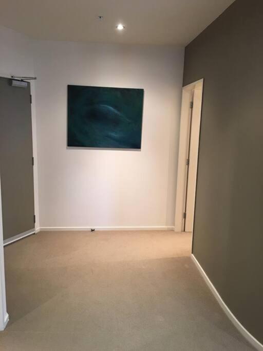 Outstanding Central Lambton Quay Apartment