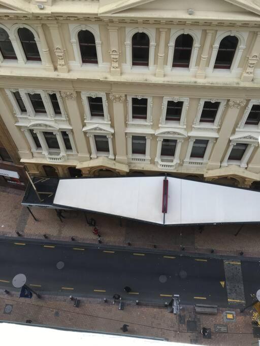 Outstanding Central Lambton Quay Apartment