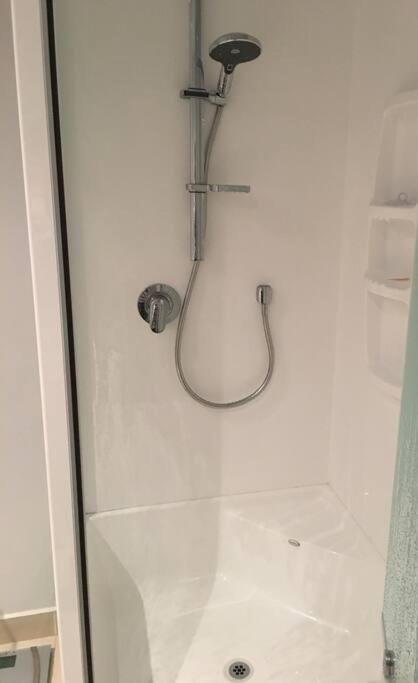Outstanding Central Lambton Quay Apartment