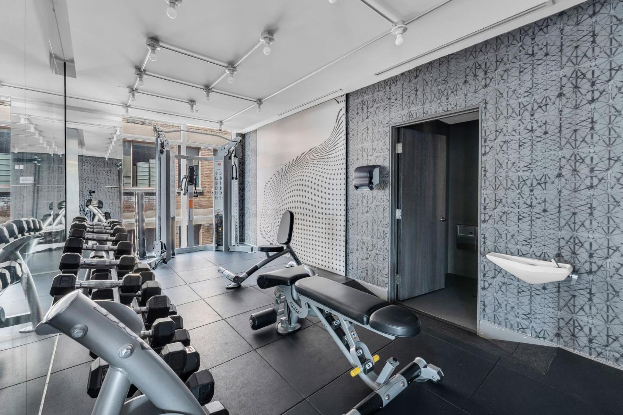 Deluxe 1BR Suite with bird's eye CN Tower Views