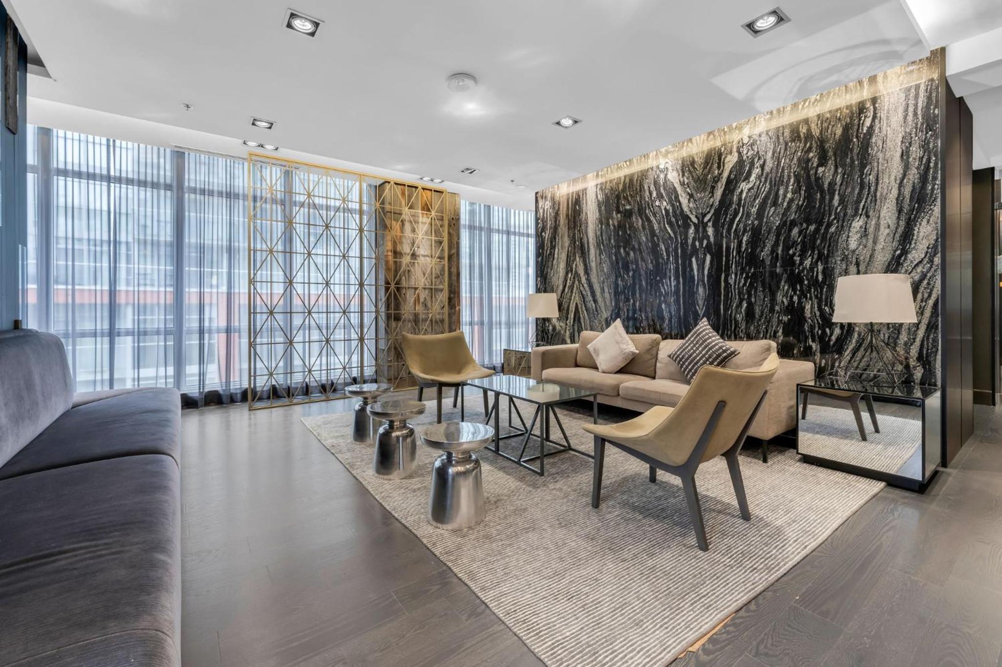 Deluxe 1BR Suite with bird's eye CN Tower Views