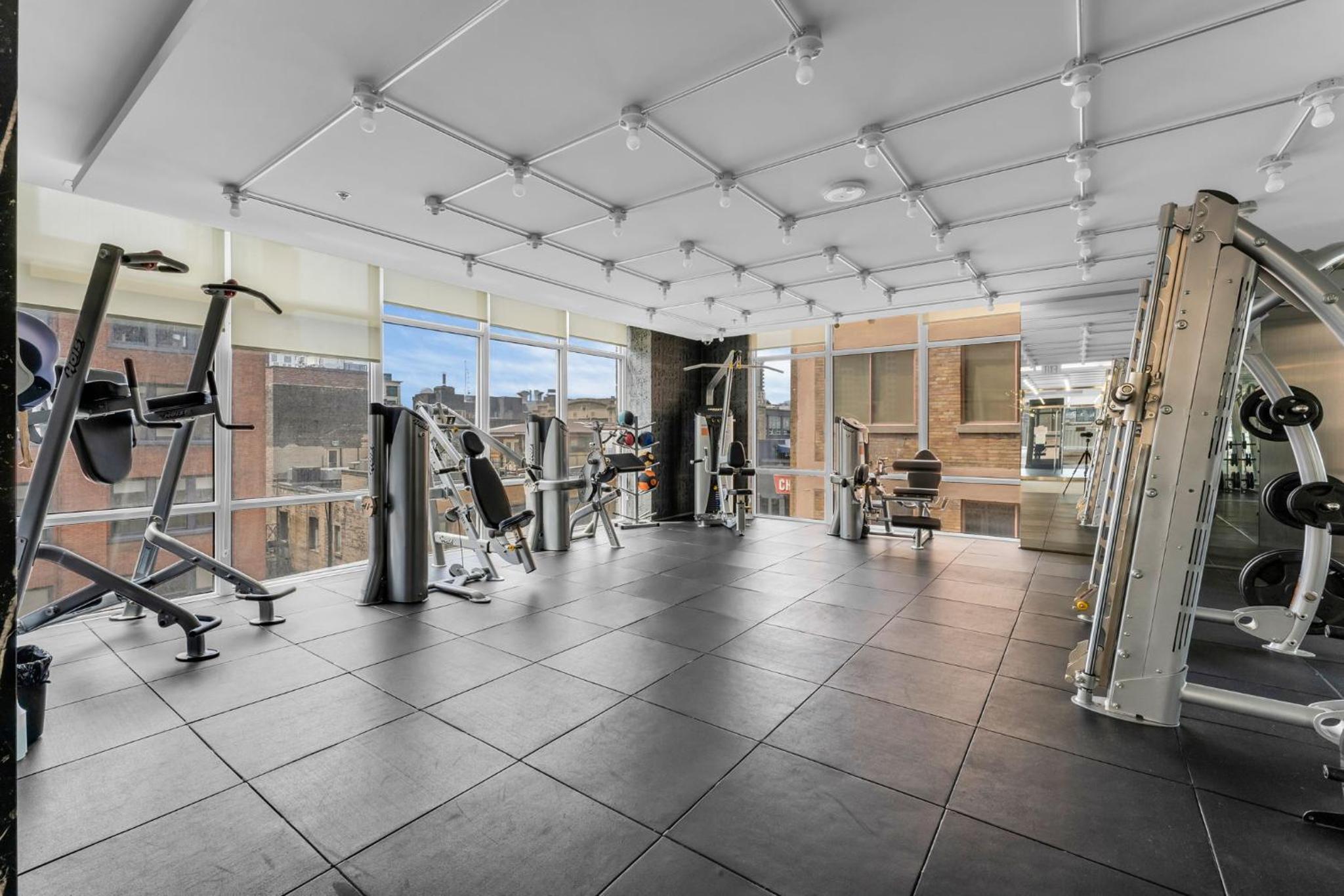 Deluxe 1BR Suite with bird's eye CN Tower Views