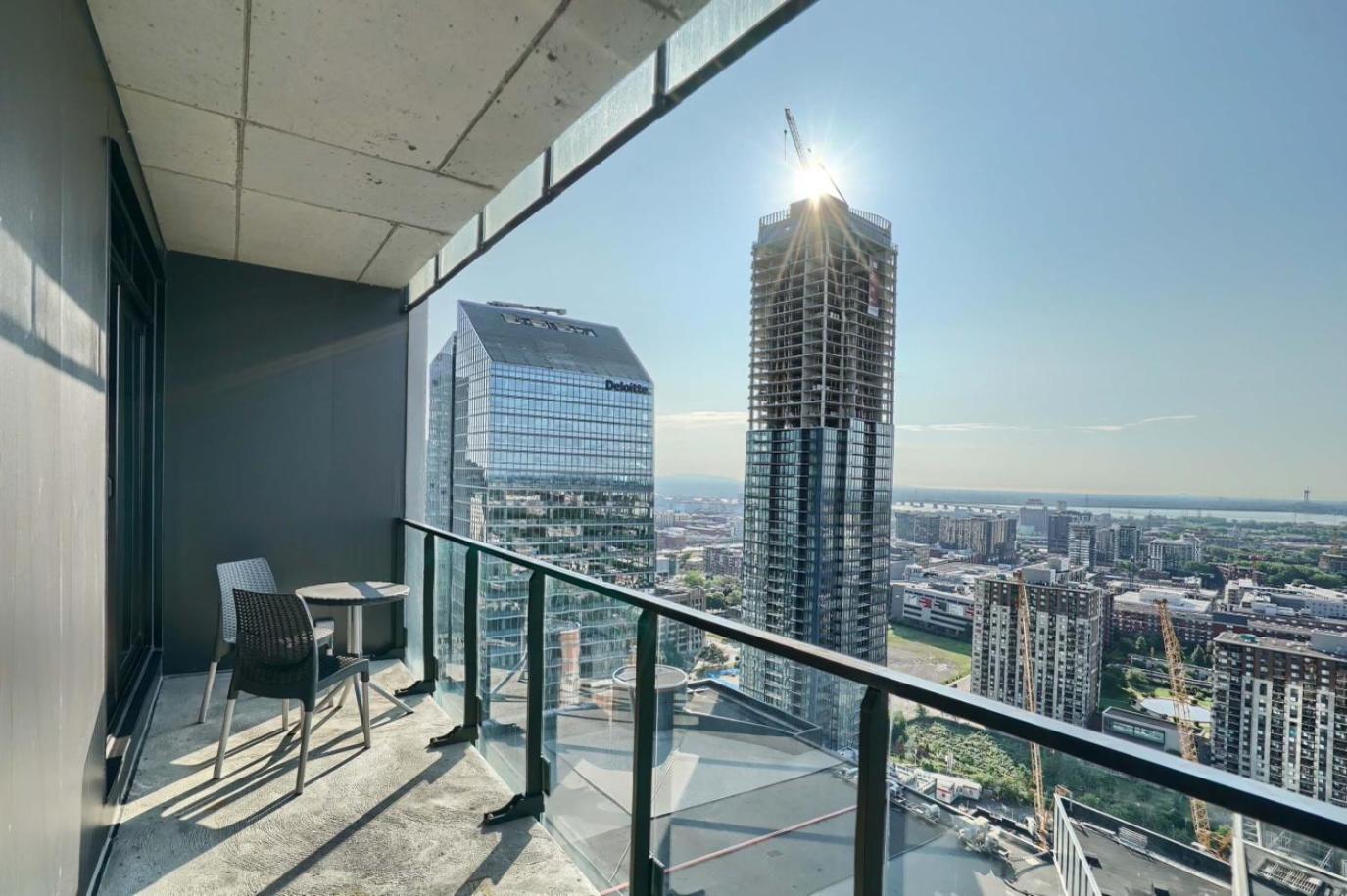 Spectacular Skyline Views - Downtown Montreal - Luxury Condo & Penthouse