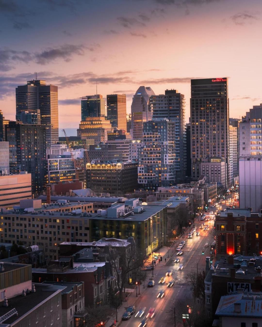 Spectacular Skyline Views - Downtown Montreal - Luxury Condo & Penthouse