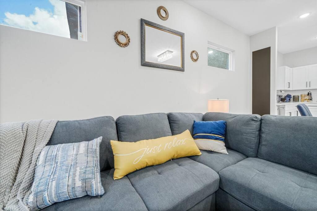 Spacious Villa 3BR 3 and half Ba MedCenter DWNTWN HotTub view 2