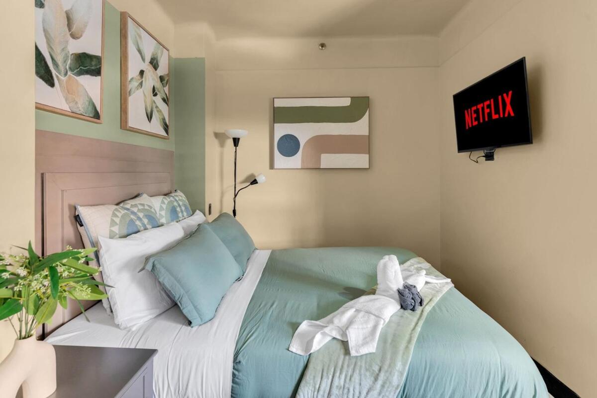 Cozy 2BR Apartment with Gym and Walk to Times Square