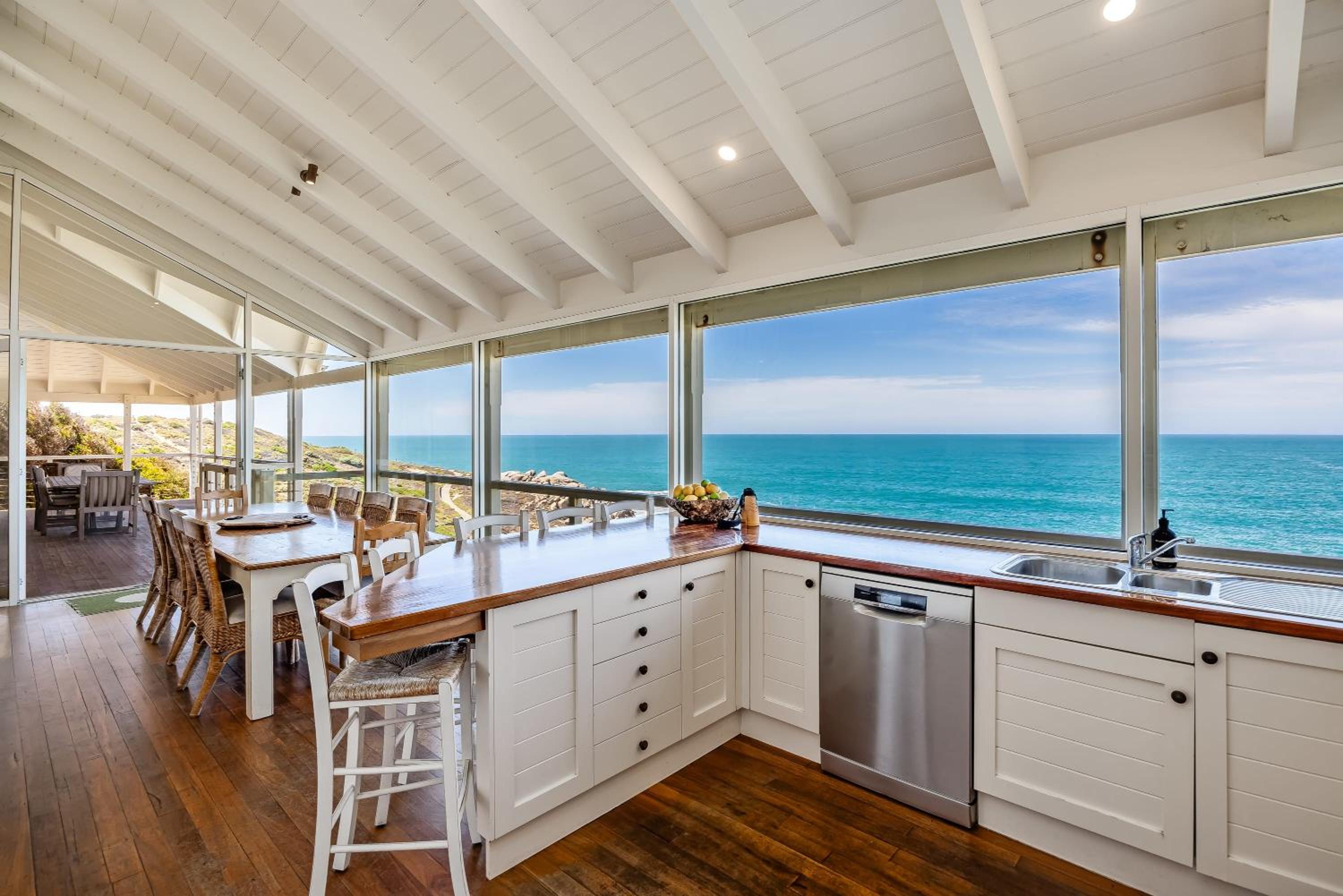 St Helens - Absolute Ocean Frontage - 1 The Strand Port Elliot- Linen Included