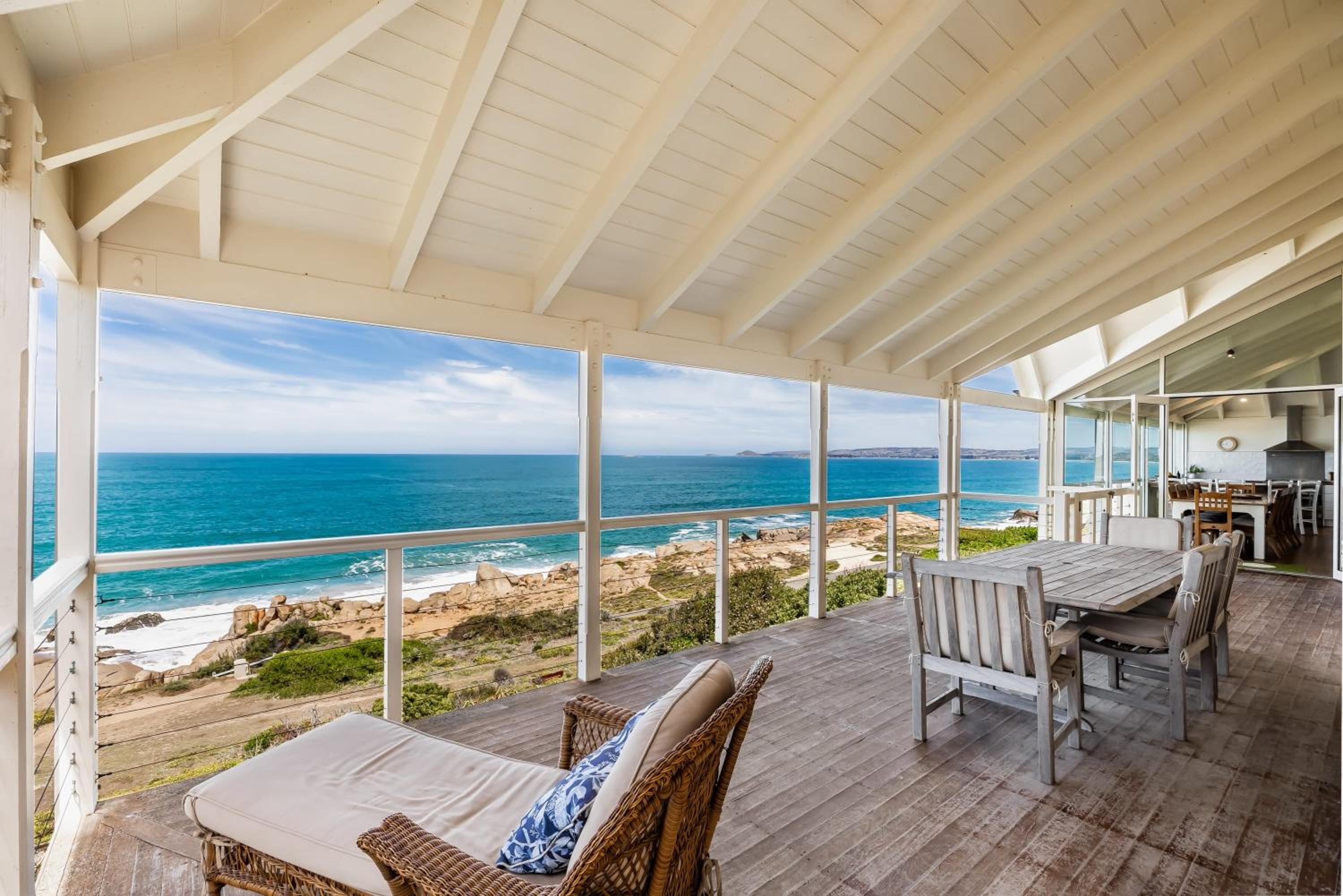 St Helens - Absolute Ocean Frontage - 1 The Strand Port Elliot- Linen Included
