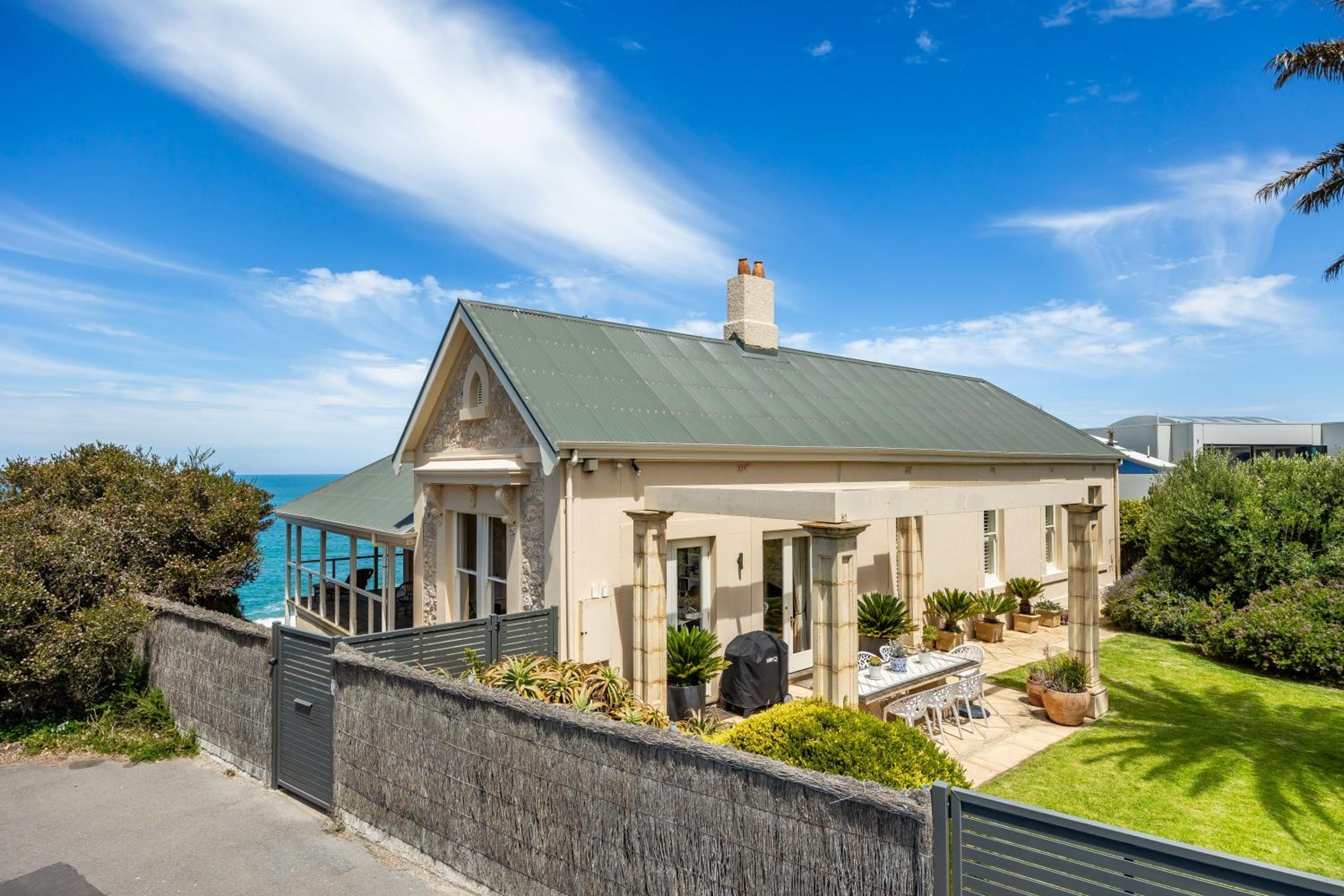 St Helens - Absolute Ocean Frontage - 1 The Strand Port Elliot- Linen Included