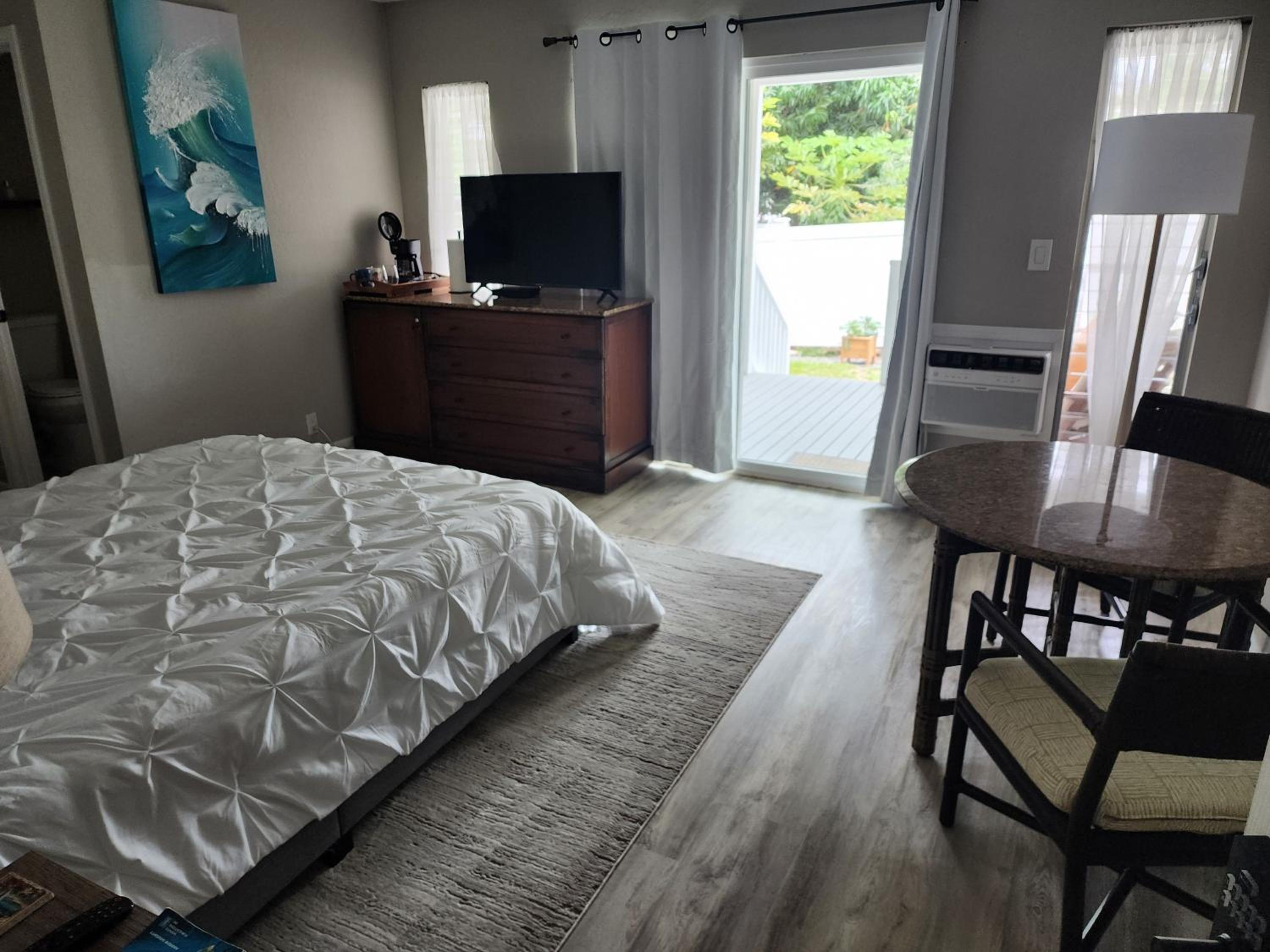 Sunset Shores - UNIT B Kaiupoho view 5