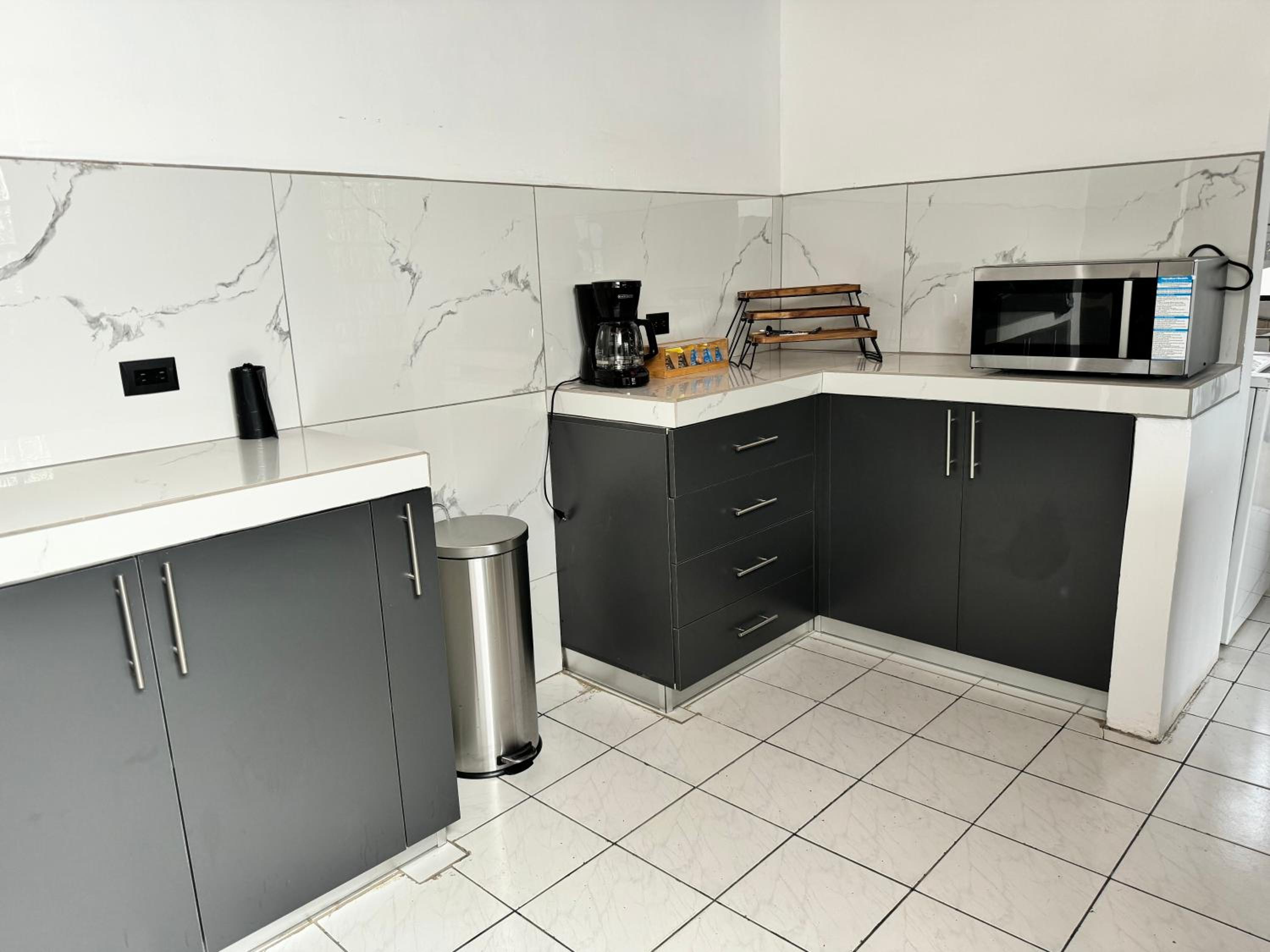 Charming house 5 min airport with Ac