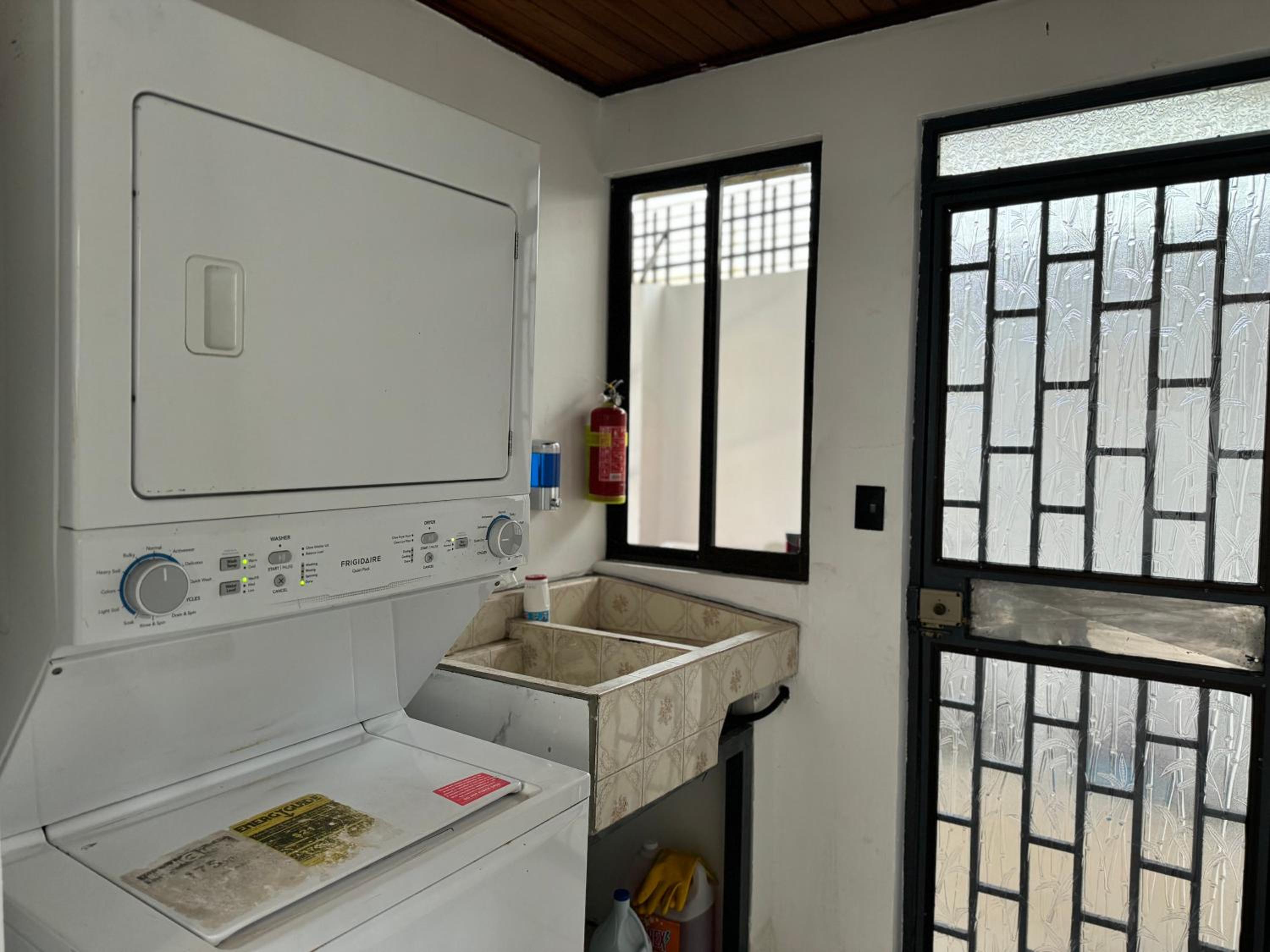 Charming house 5 min airport with Ac