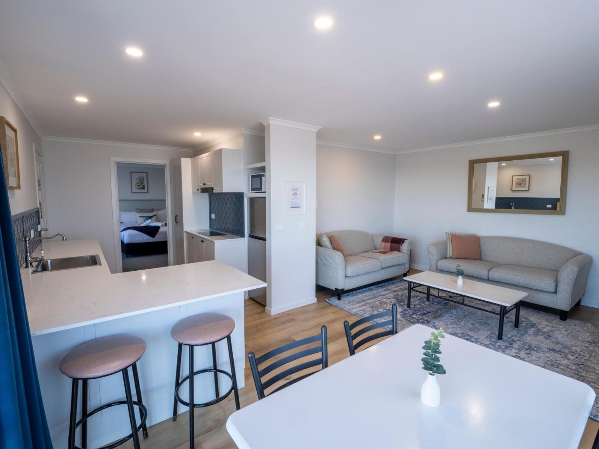 Heritage House Motel & Units