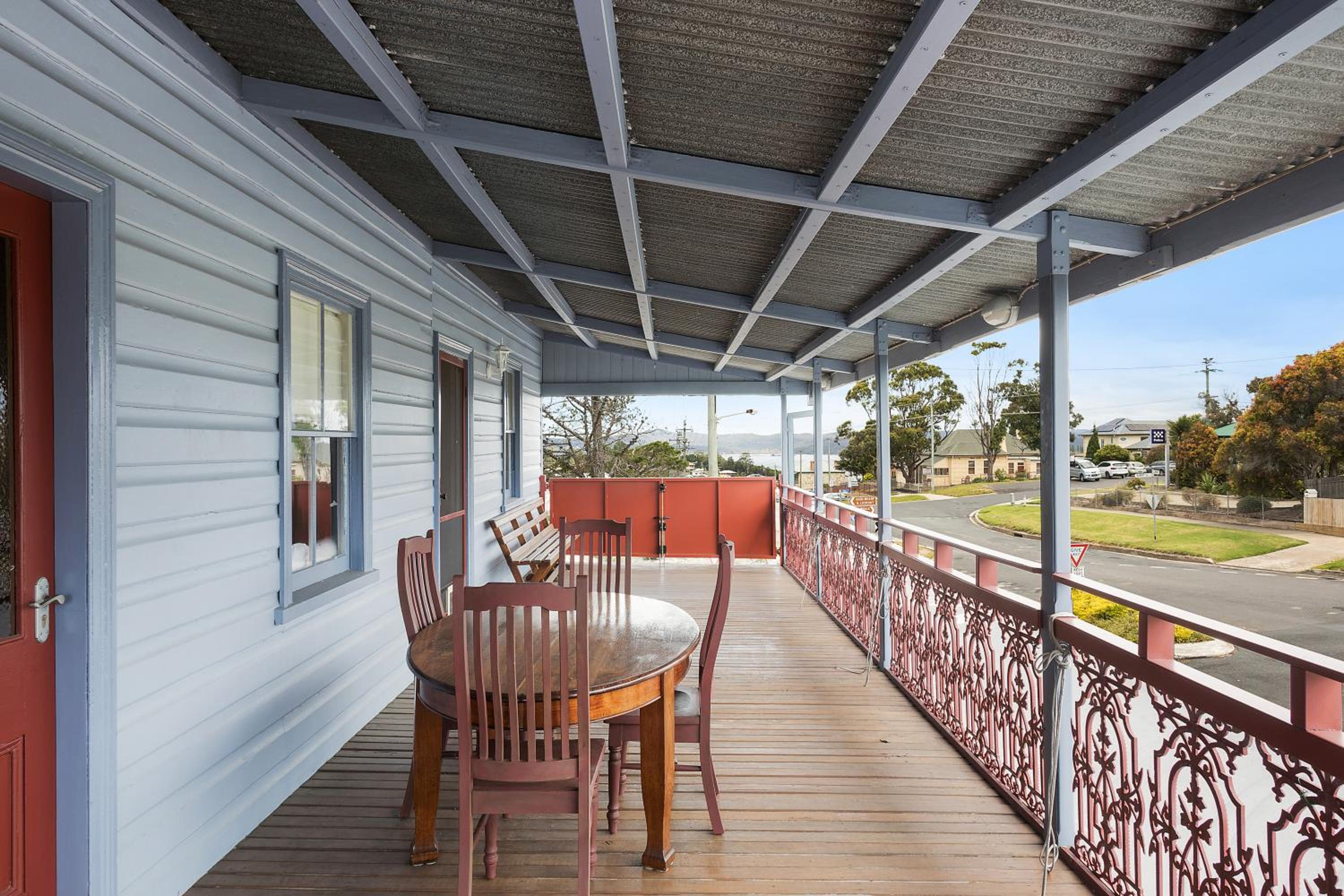 Heritage House Motel & Units