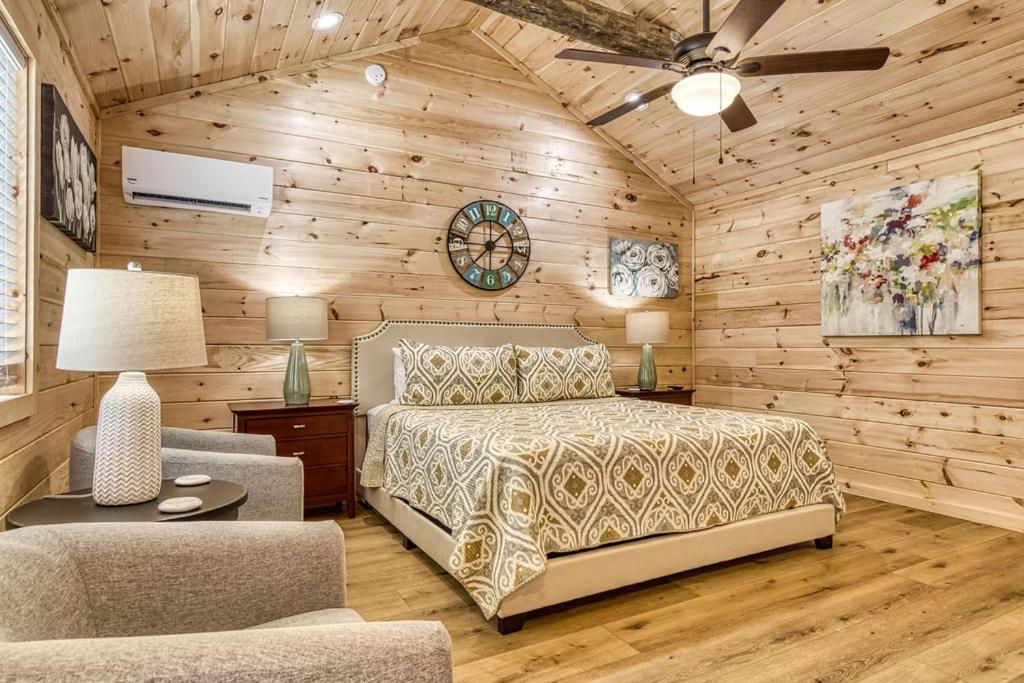 Serenity Cottage, Pickleball Court, Creek, WIFI, Mountain Views, Starting at 79
