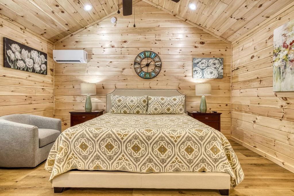 Serenity Cottage, Pickleball Court, Creek, WIFI, Mountain Views, Starting at 79