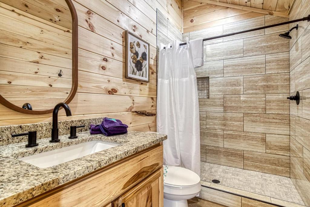 Serenity Cottage, Pickleball Court, Creek, WIFI, Mountain Views, Starting at 79
