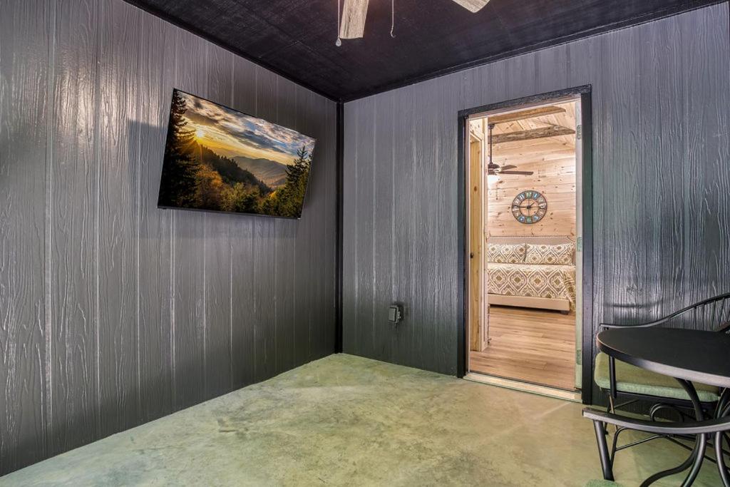 Serenity Cottage, Pickleball Court, Creek, WIFI, Mountain Views, Starting at 79