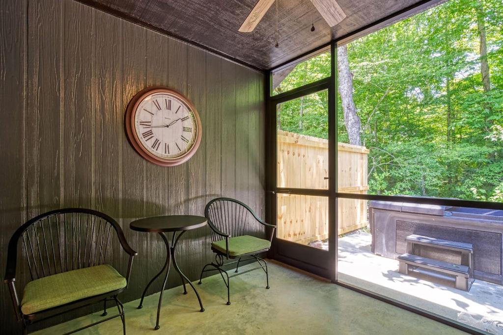 Serenity Cottage, Pickleball Court, Creek, WIFI, Mountain Views, Starting at 79