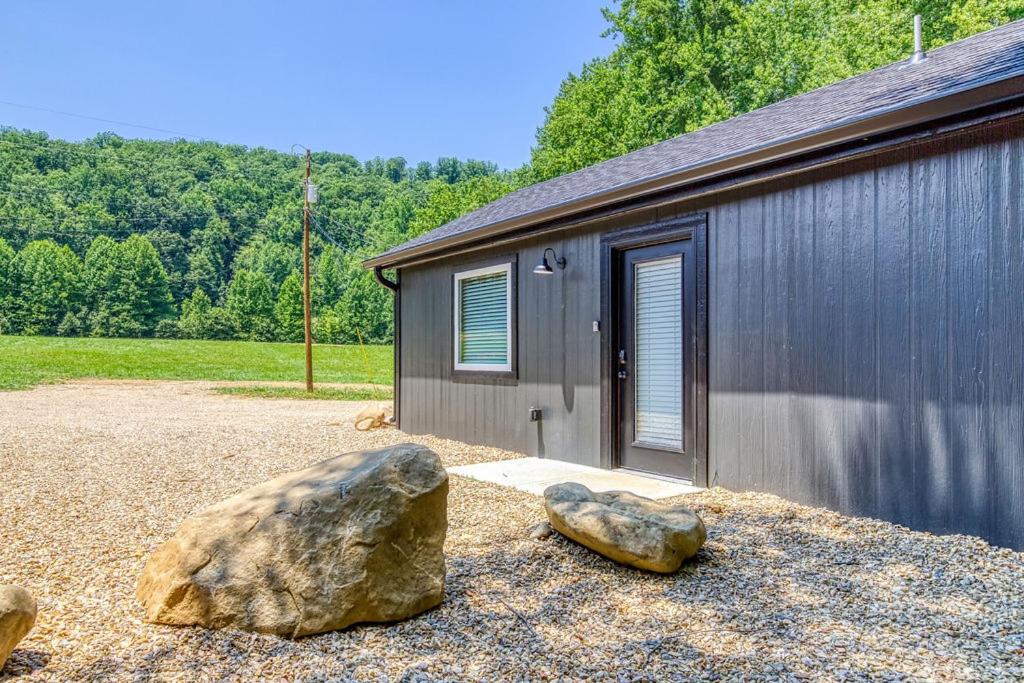 Tranquility Cottage, Pickleball Court, Creek, WIFI, Mountain Views, Starting at 79" view 4