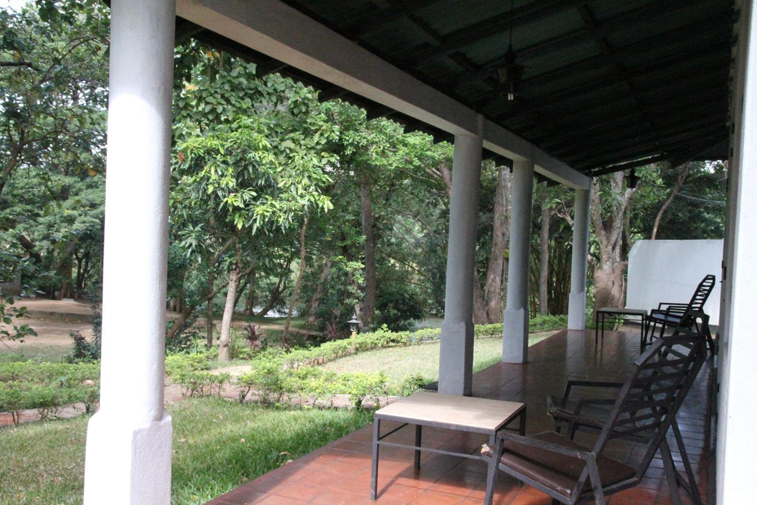 Dambulu Oya Family Park