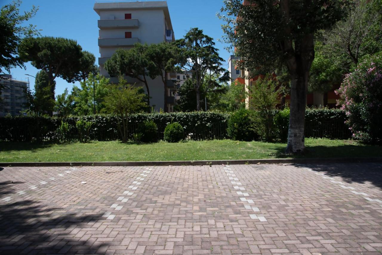 CASE VACANZE ROSA CON SERVIZIO SPIAGGIA view 3