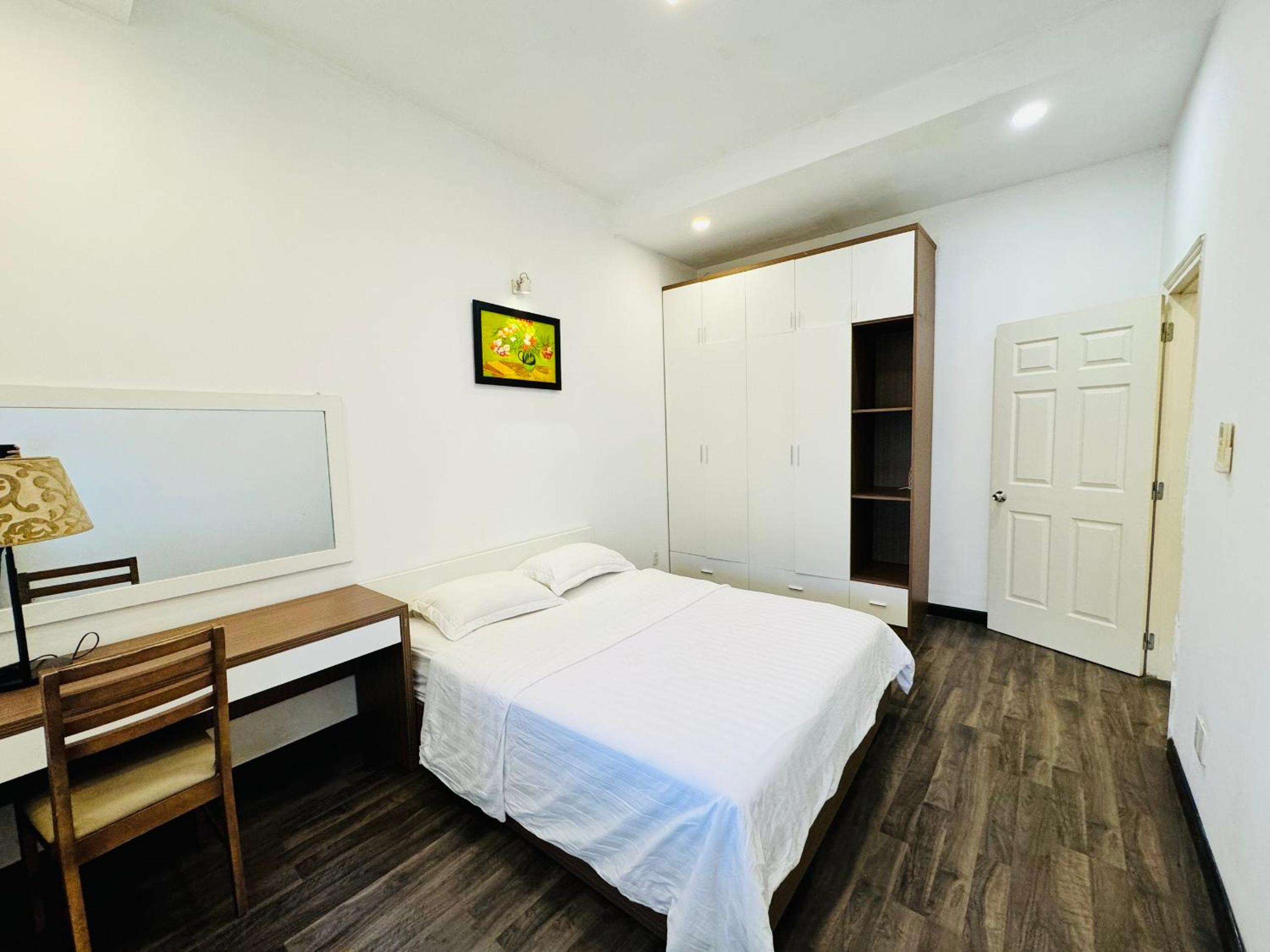 Pearl Service Apartment