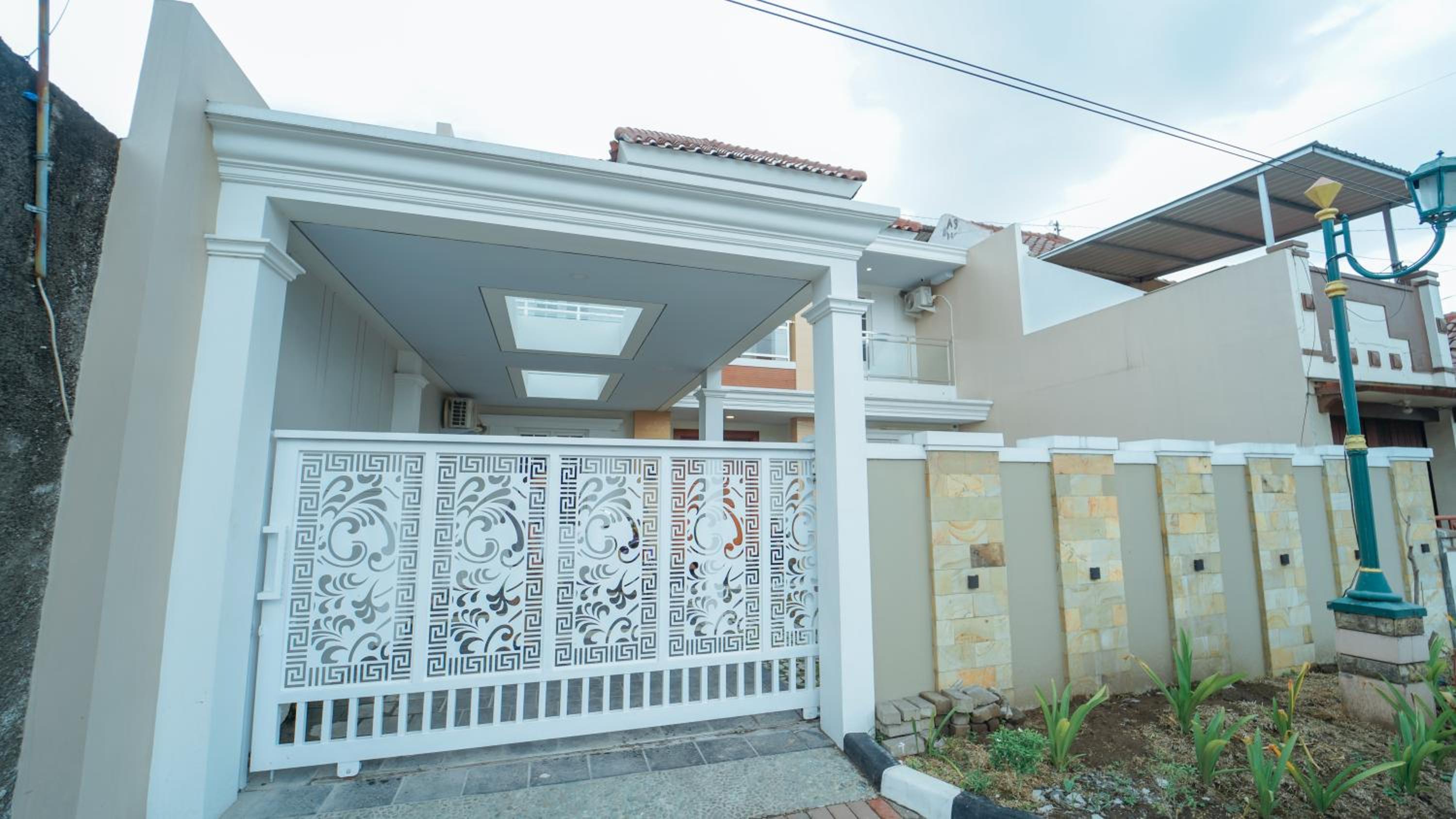 The Lavana Dzawani Lempongsari