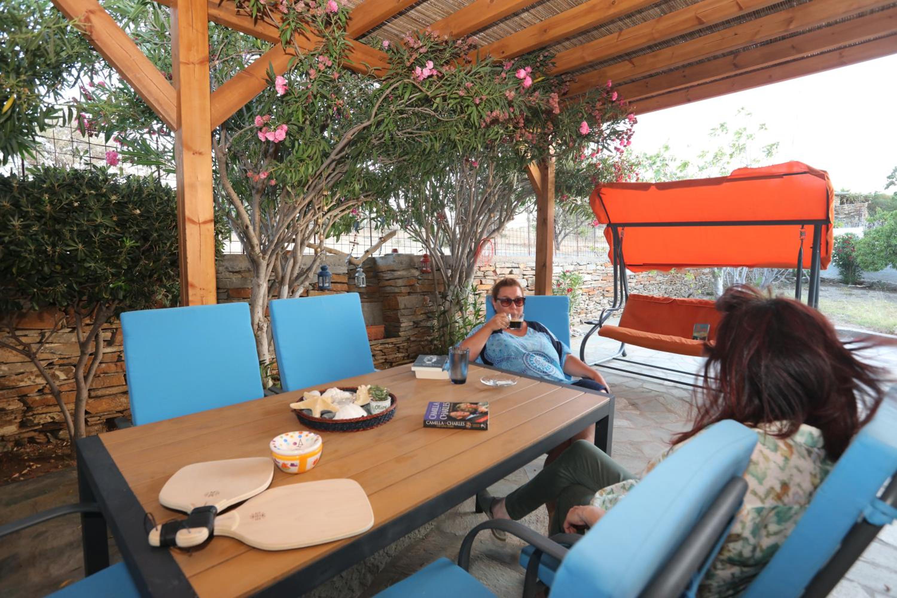 Ruby's summer house with spacious garden and free parking