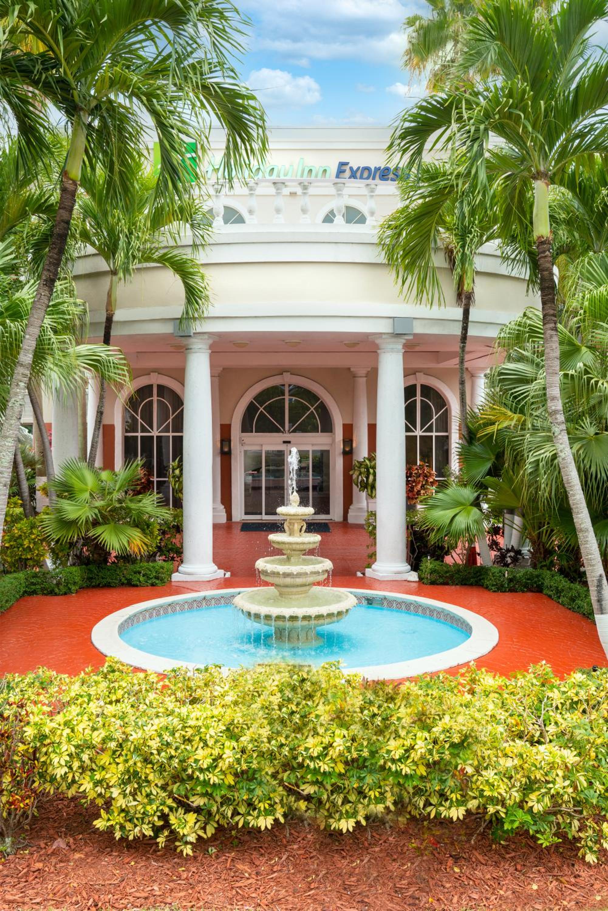 Holiday Inn Express Miami Airport Doral Area, an IHG Hotel