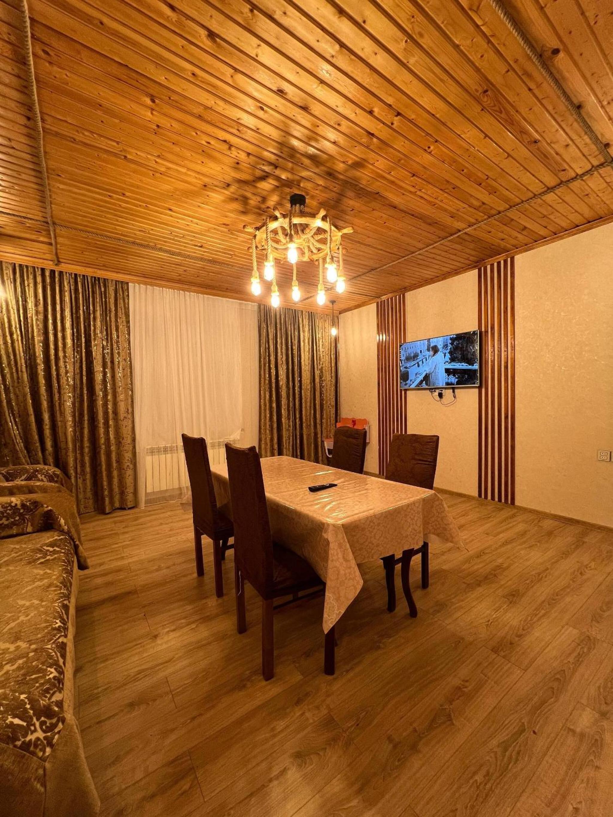 Cozy House With Swimming Pool Near City Center no1