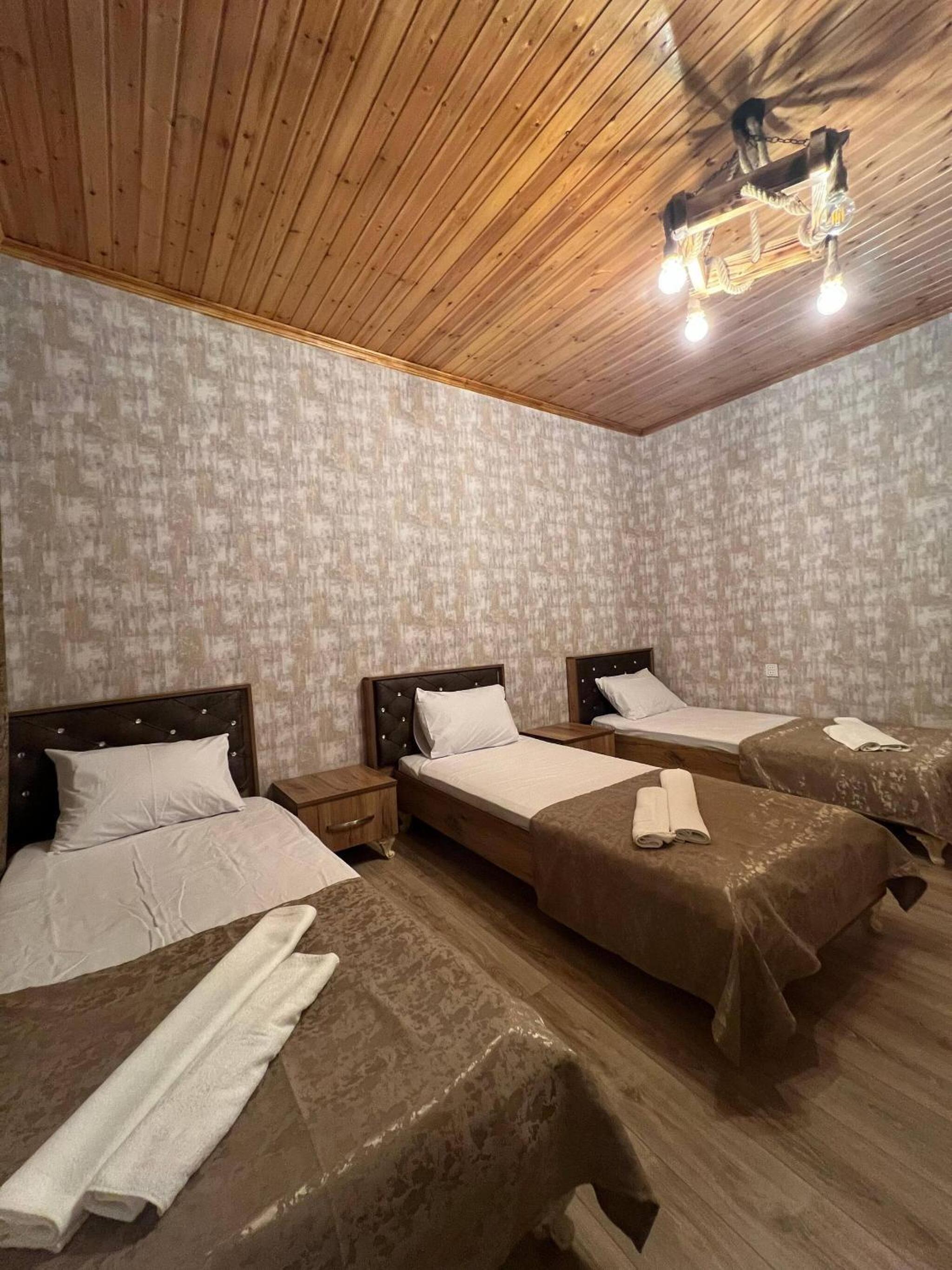 Cozy House With Swimming Pool Near City Center no1