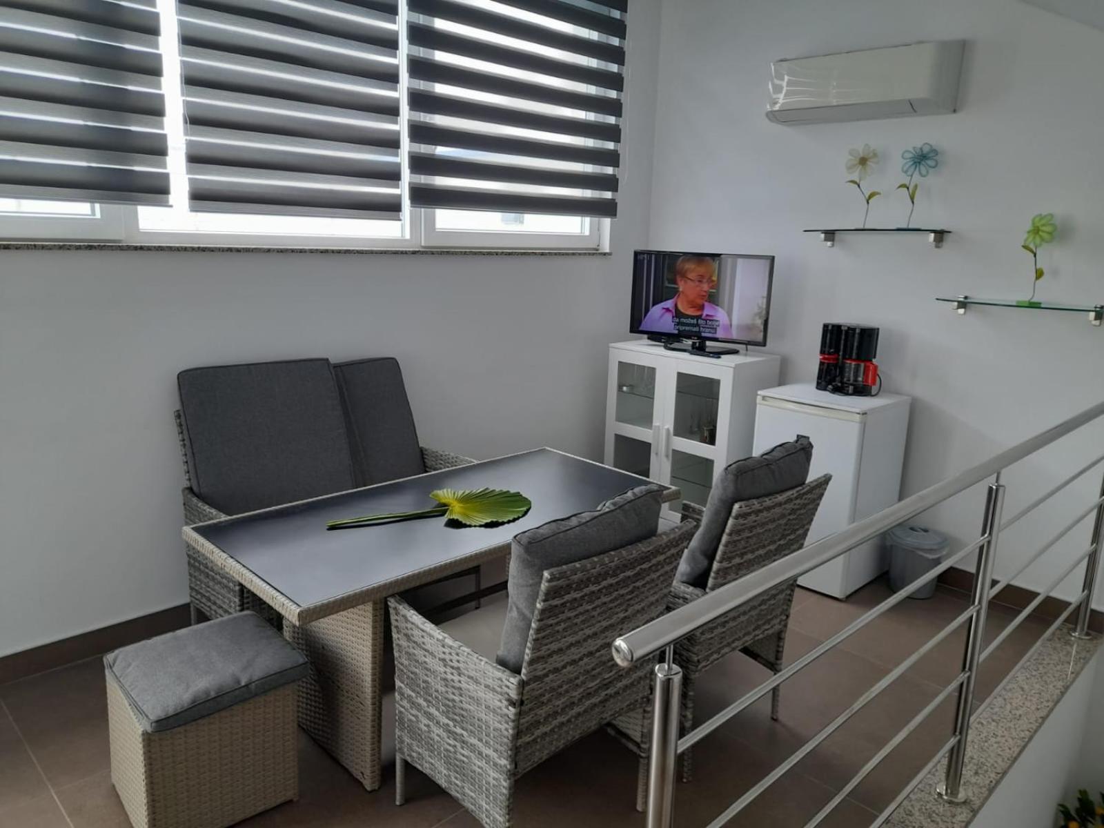 Vera - Luxury Seafront Apartment