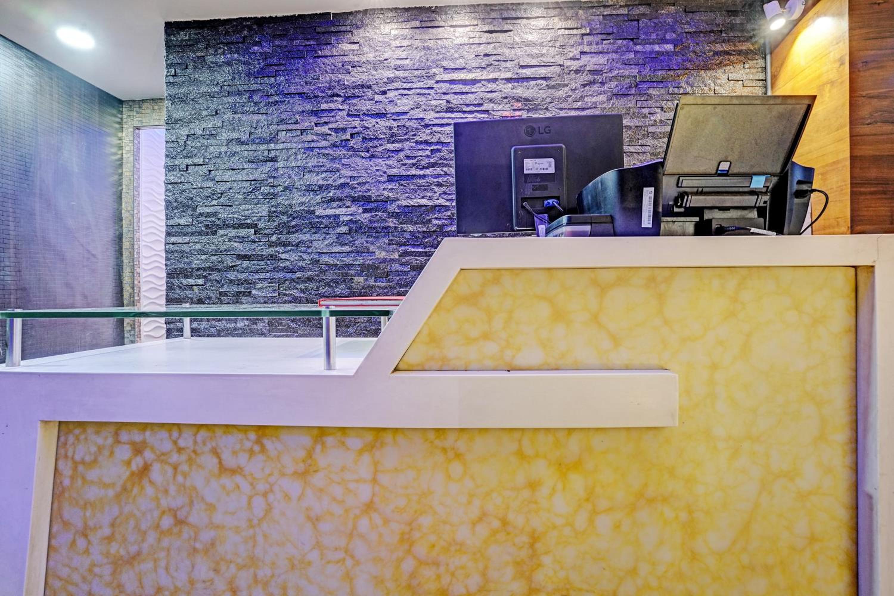 Lobby & Reception
