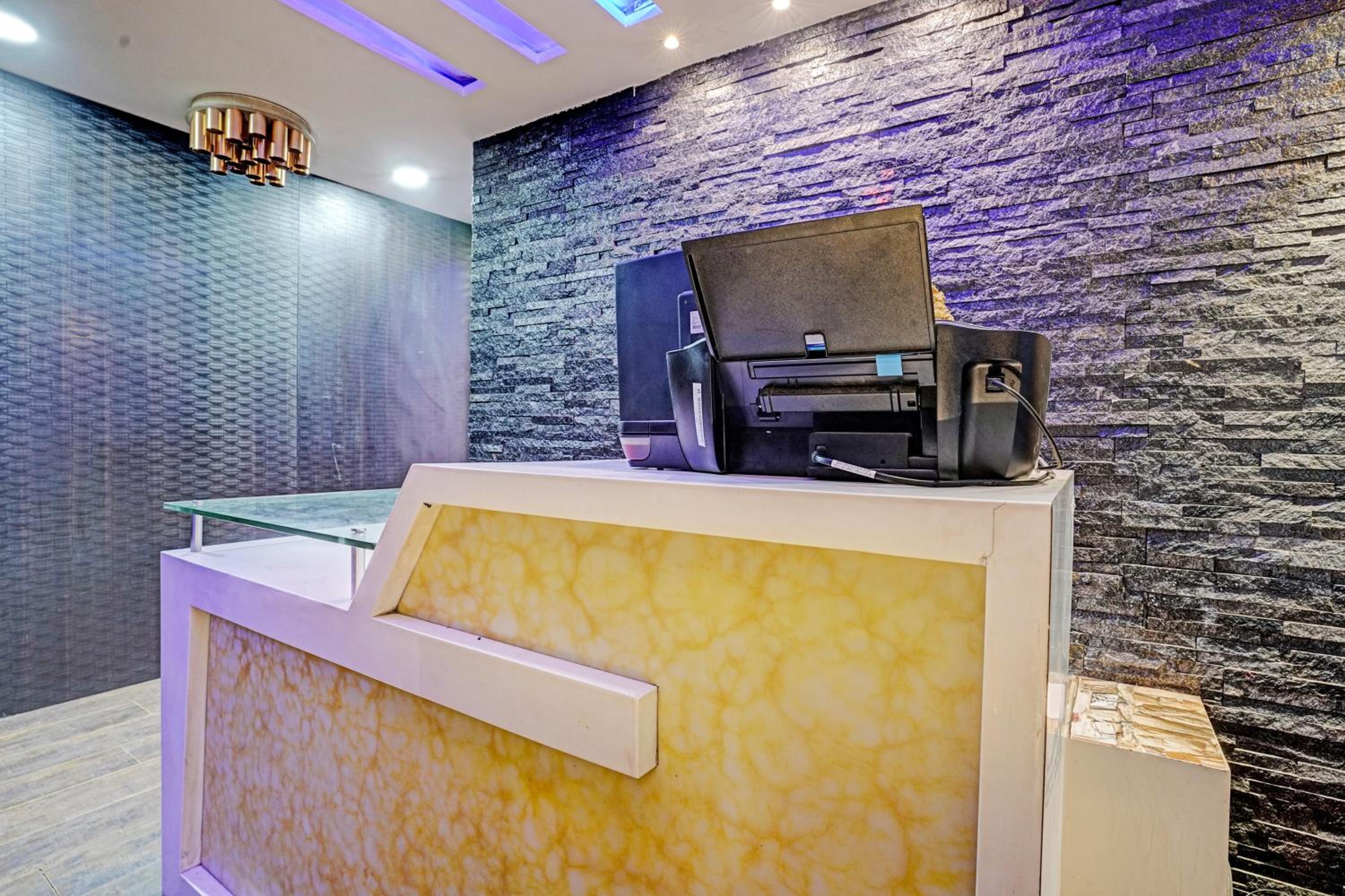 Lobby & Reception