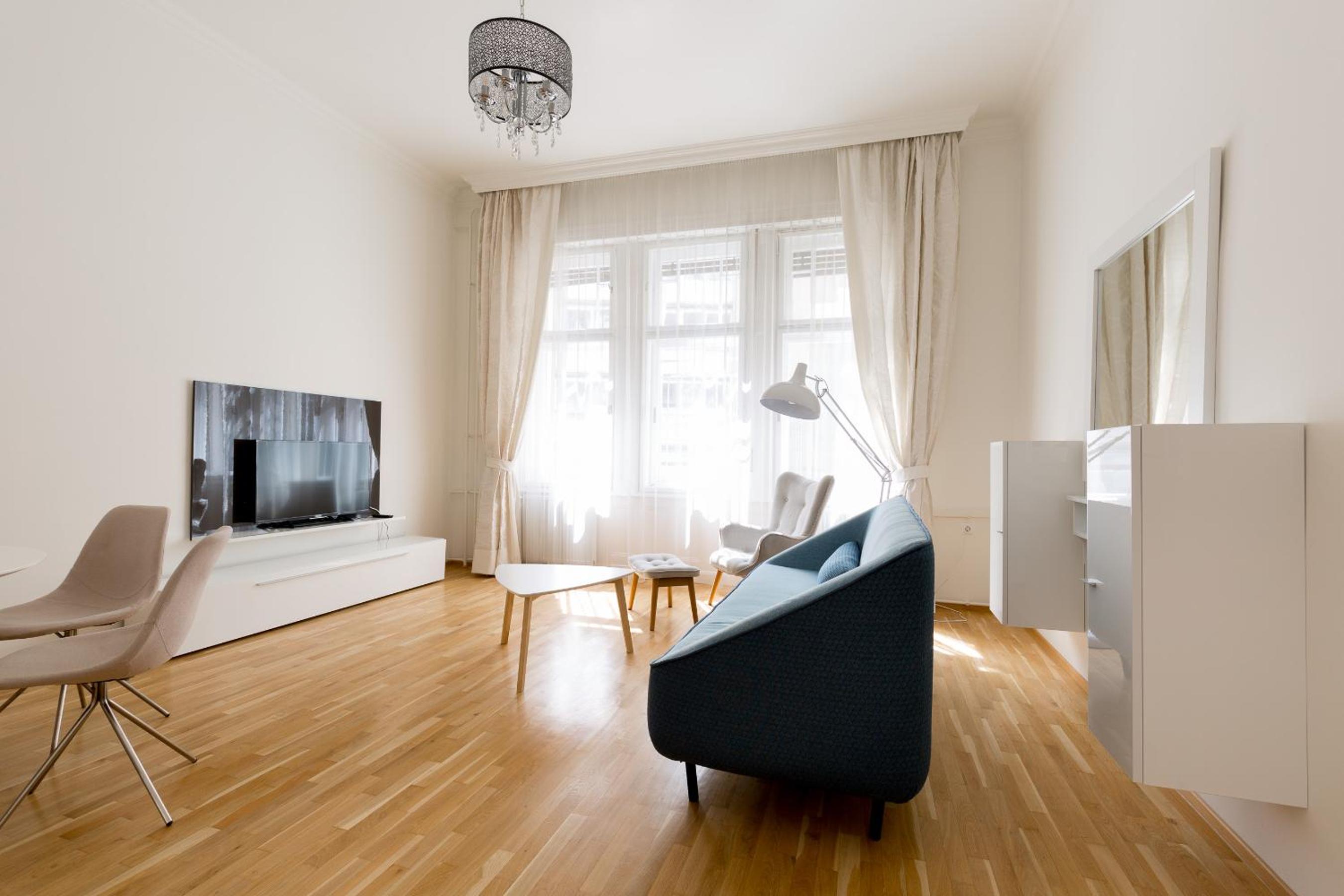 Budapest Central Suite - Michaelides Vienna street Residences view 3
