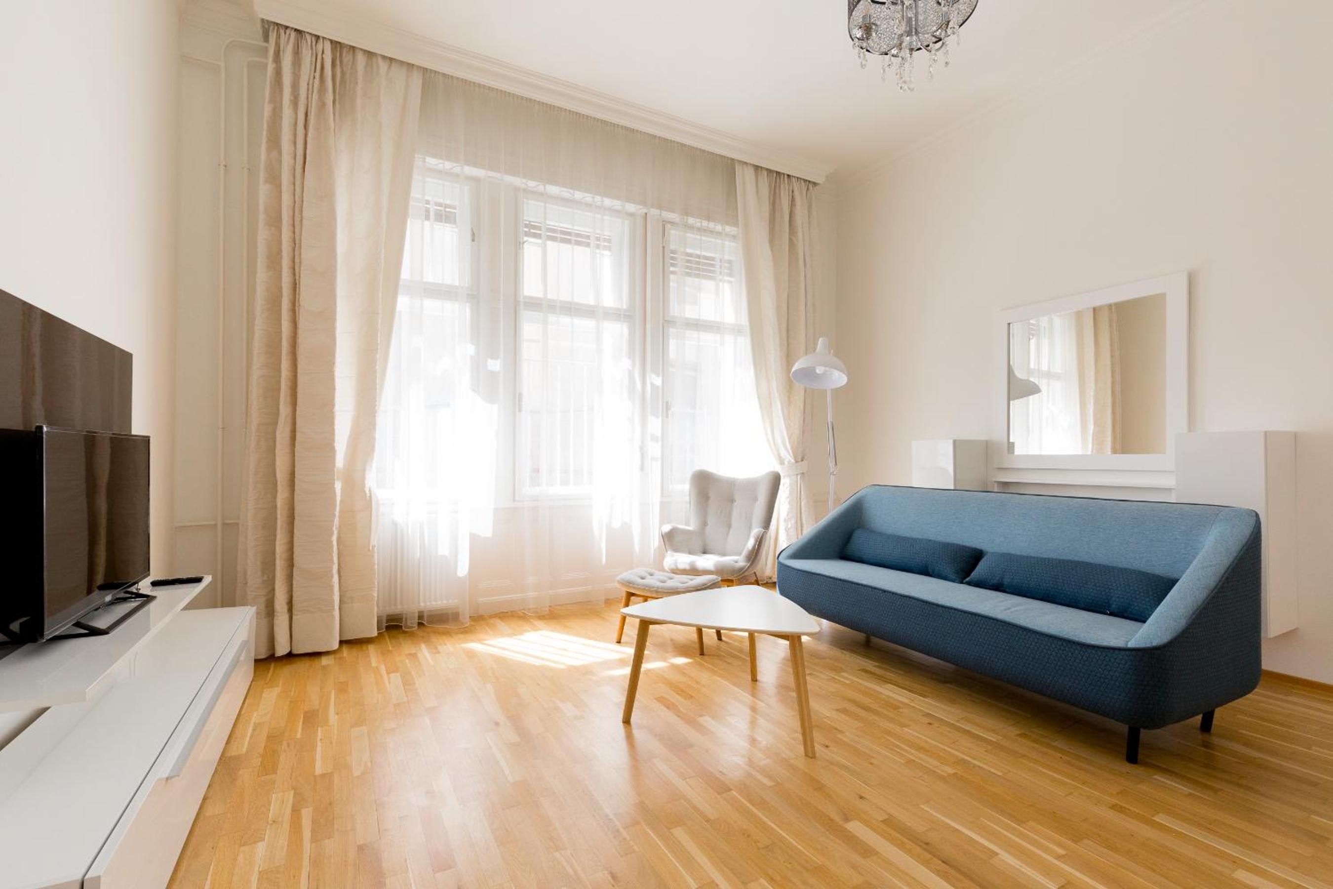 Budapest Central Suite - Michaelides Vienna street Residences view 4