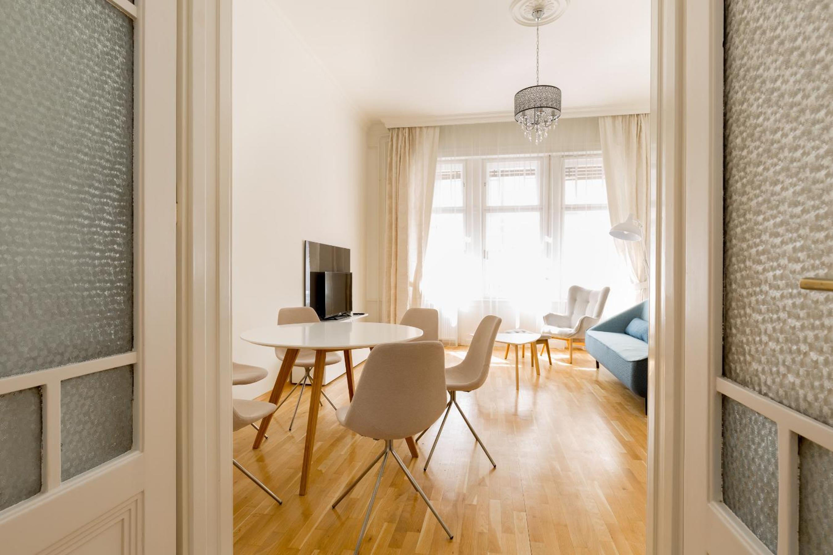 Budapest Central Suite - Michaelides Vienna street Residences view 2