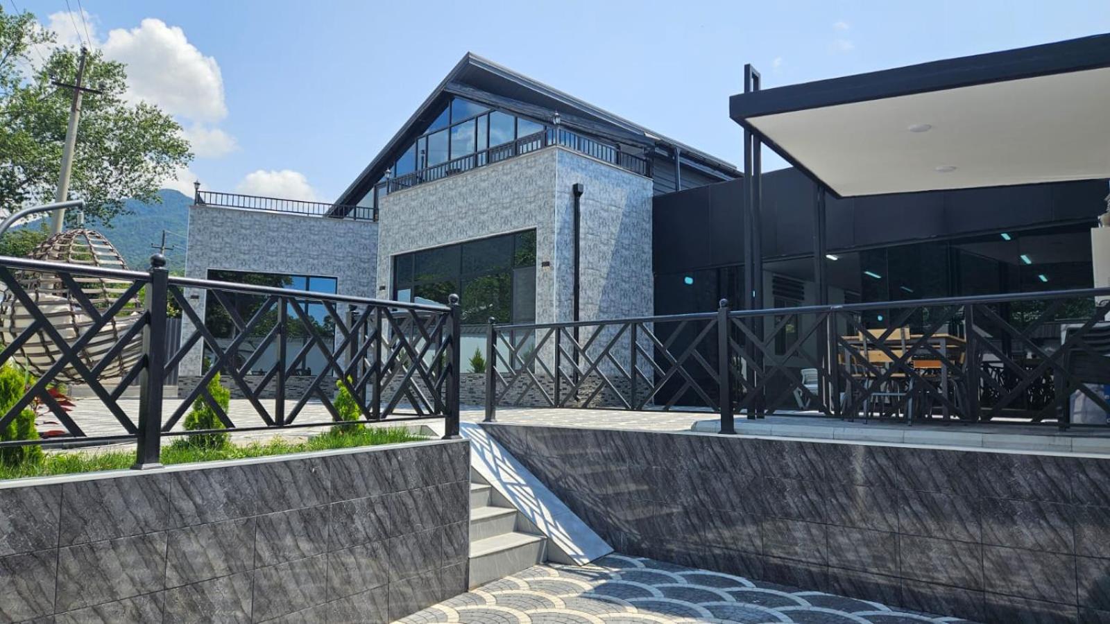 Luxury Milan Mountain Ponoramic Villa, indoor heated pool and jacuzzi with mountain view