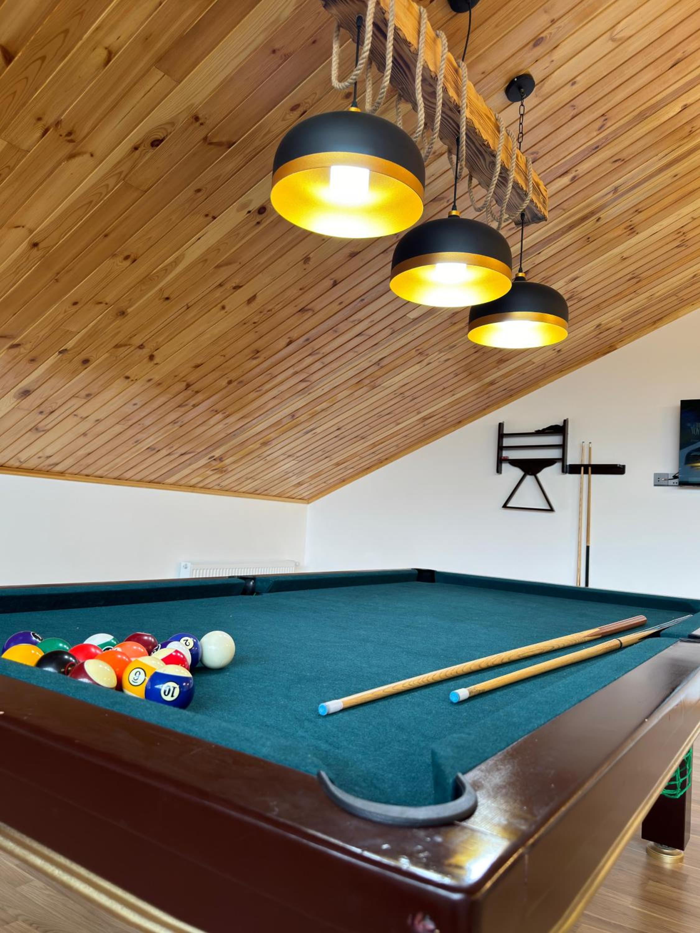 Luxury Milan Mountain Ponoramic Villa, indoor heated pool and jacuzzi with mountain view