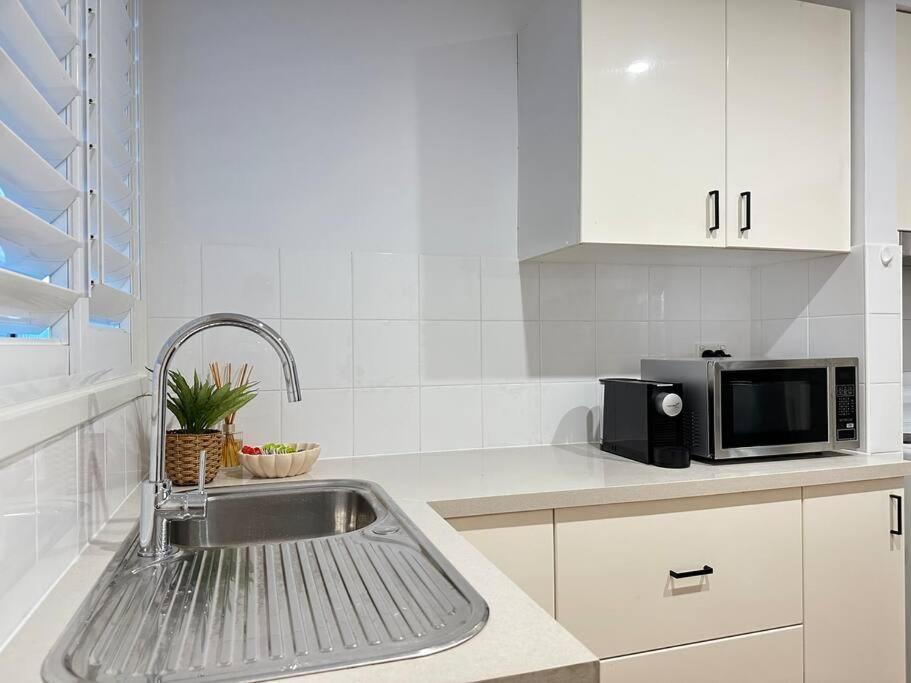 Casa Solé - Calm 1BR Escape by Towradgi Beach