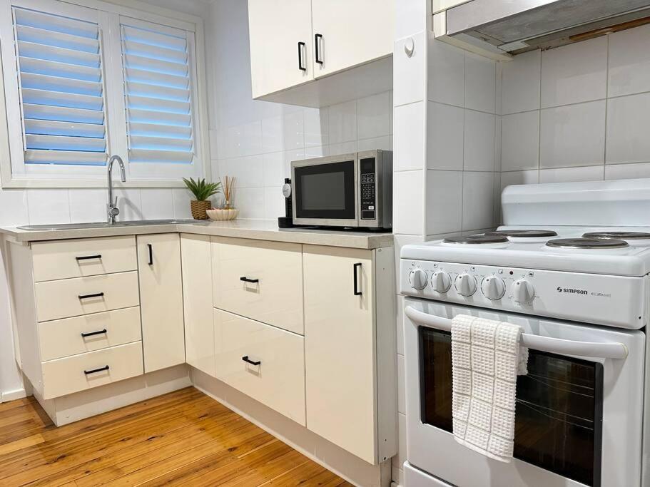 Casa Solé - Calm 1BR Escape by Towradgi Beach