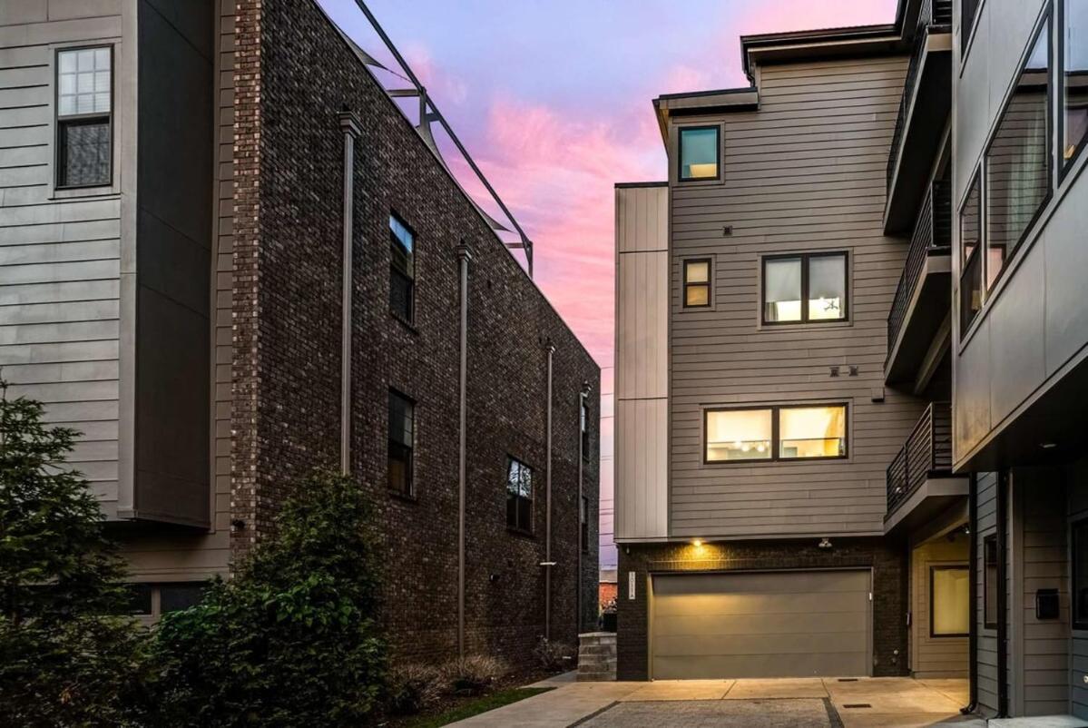 Stylish New Gulch Home Rooftop Deck w City Views view 2
